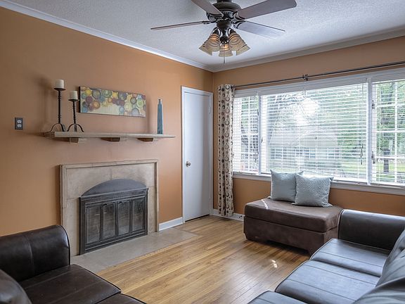 5th image of 202 W Maiden Ln