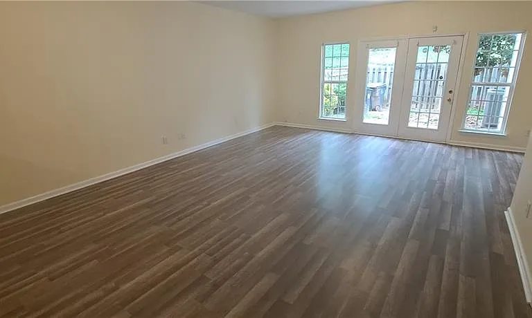 4330 Park Gate Dr — Photo 8