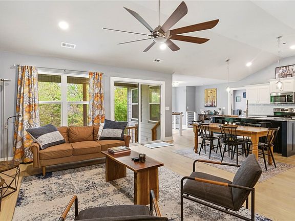 4th image of 17 Mawnan Cir