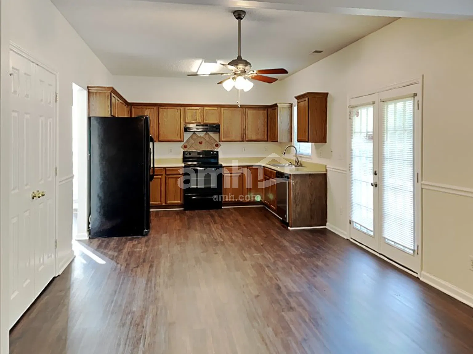 4 bed, 2.5 bath, 2164 sqft, $2,320 — Photo 4