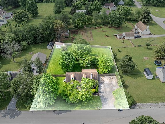 4th image of 4157 Premier Dr