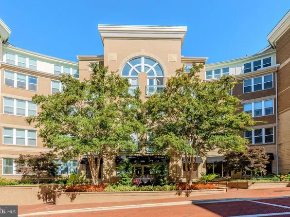 12000 Market St APT 132, Reston, VA 20190