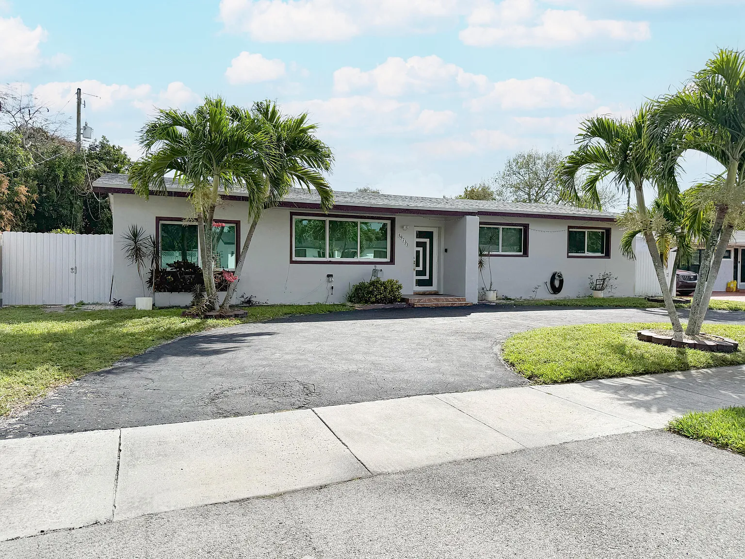 4 bed, 3.0 bath, 1795 sqft, $4,000 — Photo 3