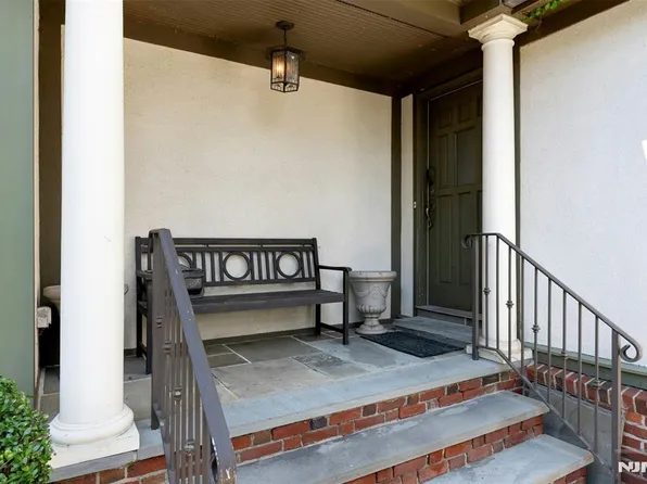 512 Warwick Ave, Teaneck, NJ 07666