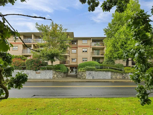1694 Cedar Hill Cross Rd #301, Saanich, BC V8P 2P7