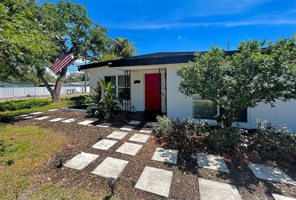4 bed, 2.0 bath, 1553 sqft, $3,300 — Photo 1