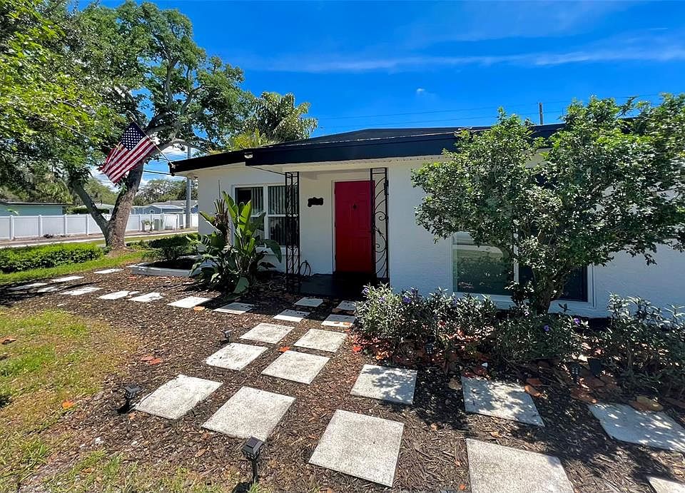 1st image of 2173 Riviera Dr