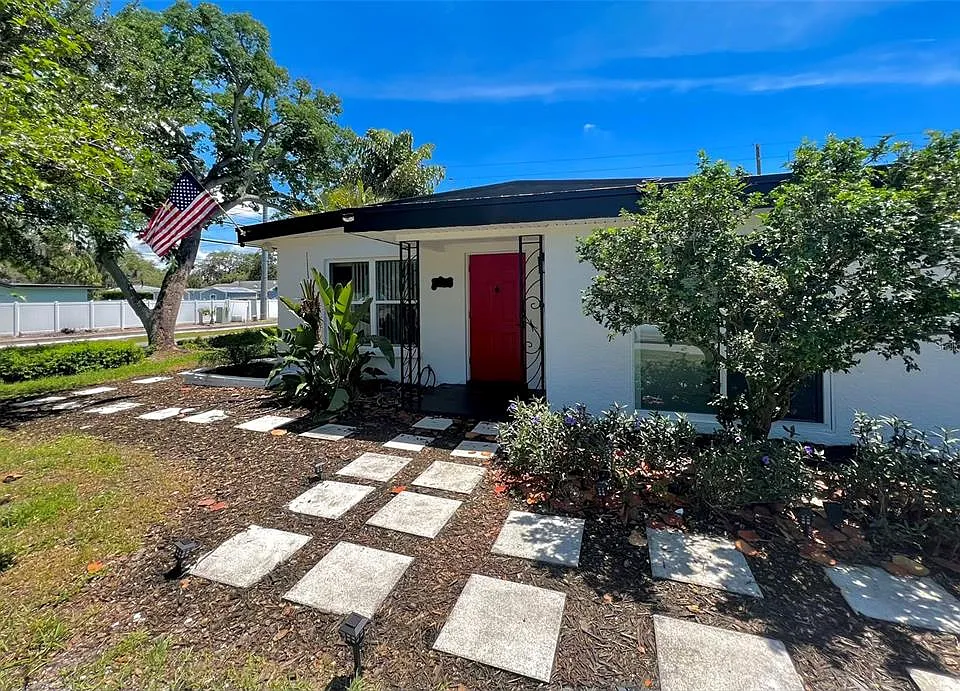 2173 Riviera Dr