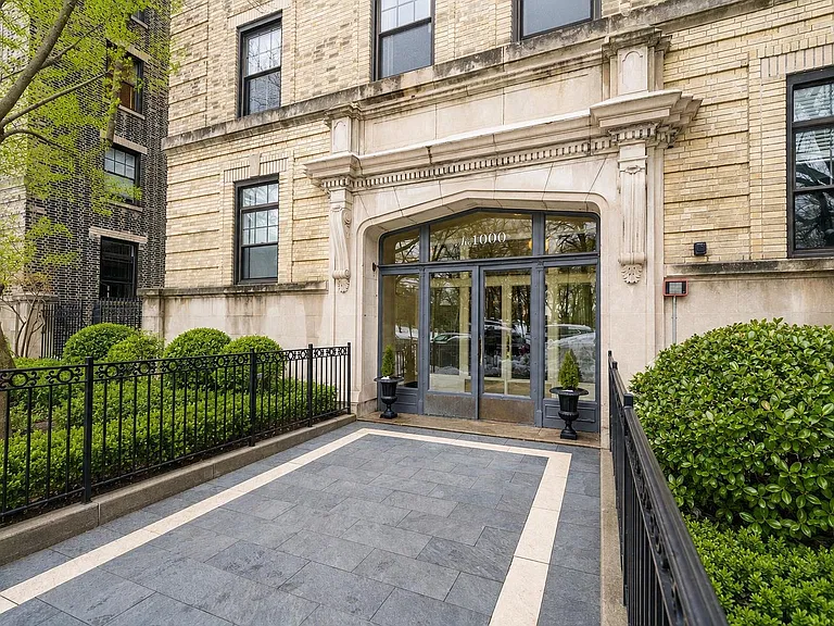 1000 Hudson St #406 — Photo 1