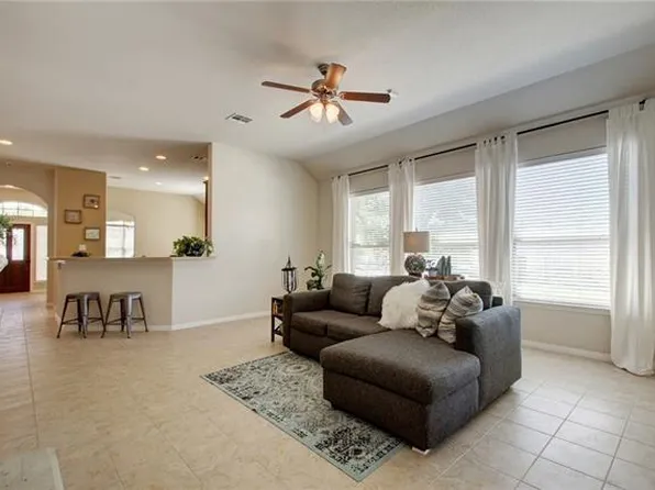 555 Sandstone Trl, Buda, TX 78610