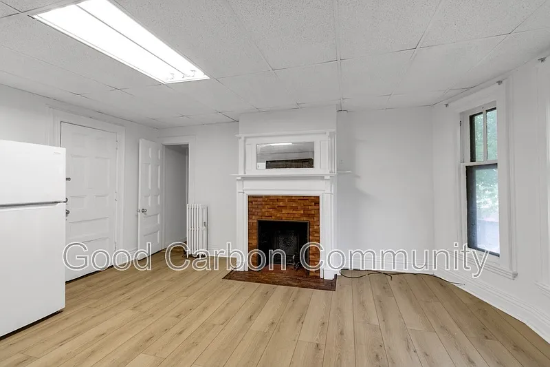 1 bed, 1.0 bath, $1,050 — Photo 2