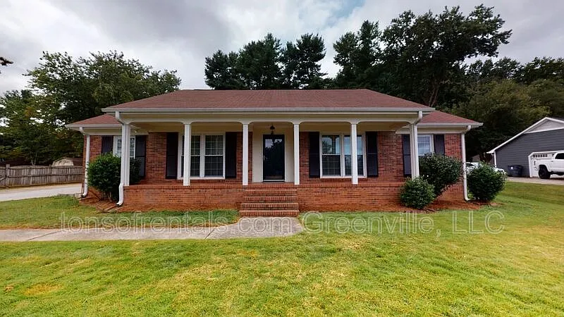 4 bed, 3.0 bath, 2400 sqft, $1,995 — Photo 2