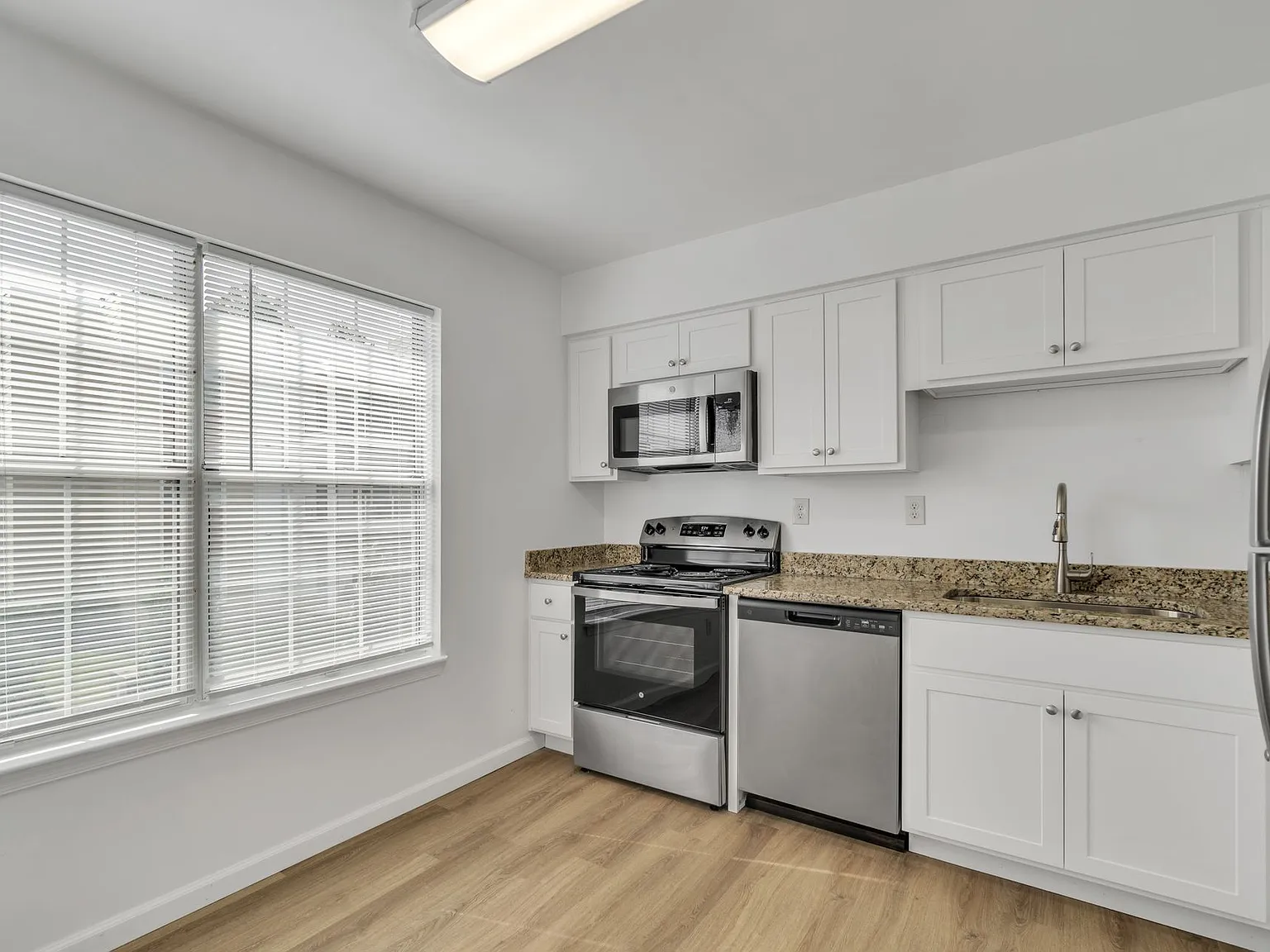 Amhurst III Apartments — Photo 2