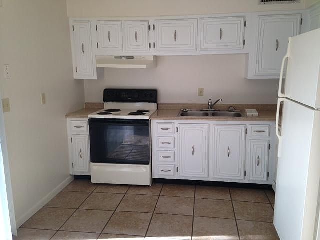 Kitchen with tons of cabinet space