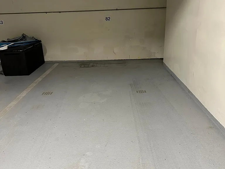 Large (2-car one behind the other) parking spot