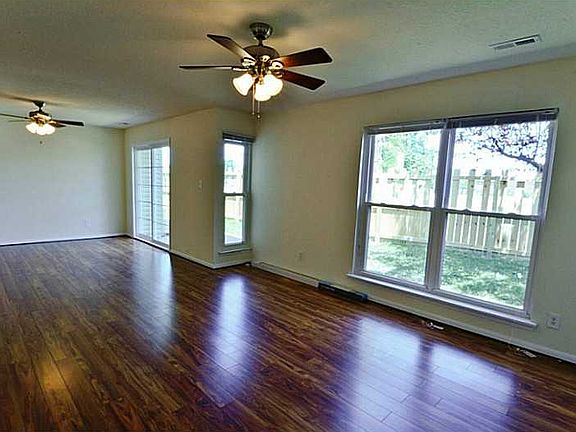 4th image of 1071 Rainey Dr