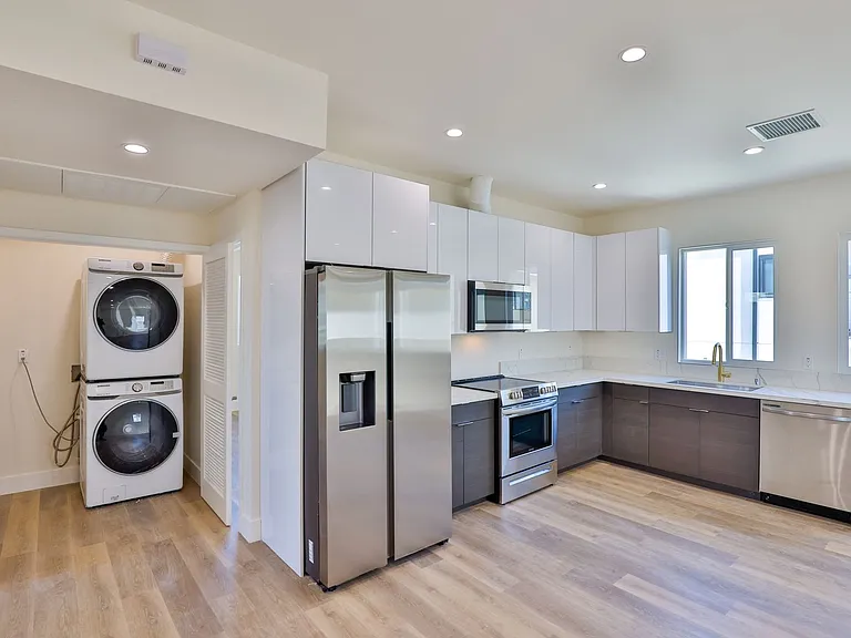 5536 Lexington Ave — Photo 35