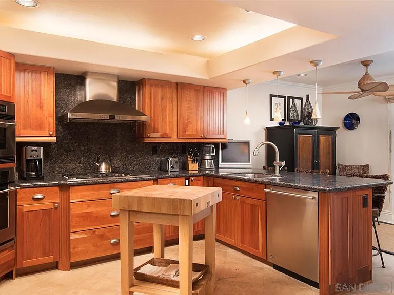 23 Kingston Ct E — Photo 4