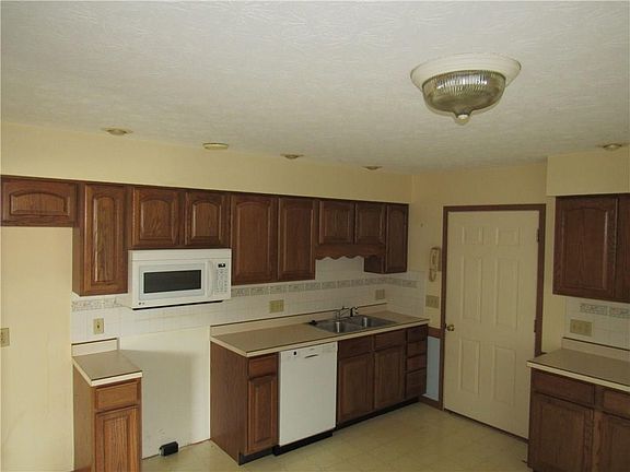 4th image of 367 Stanford Dr #56