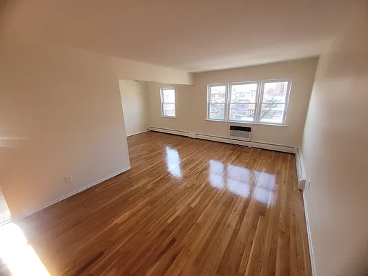 Rented by Halvatzis Realty | media 3