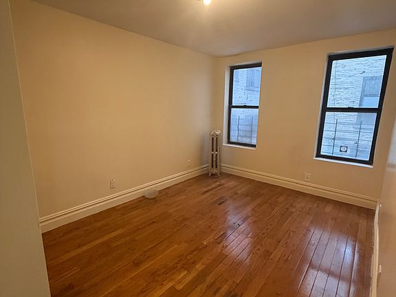 5th image of 744 Coster St #B01