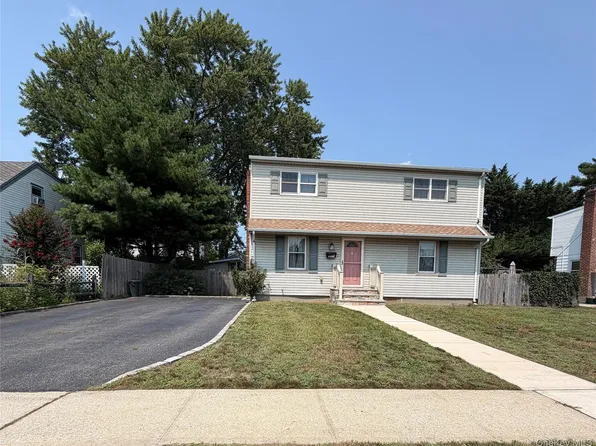 3679 Lark Street, Levittown, NY 11756