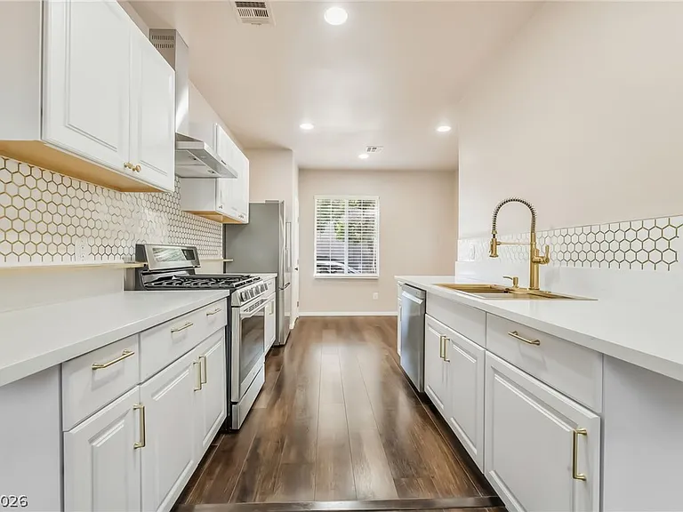 10471 Masons Creek St — Photo 9