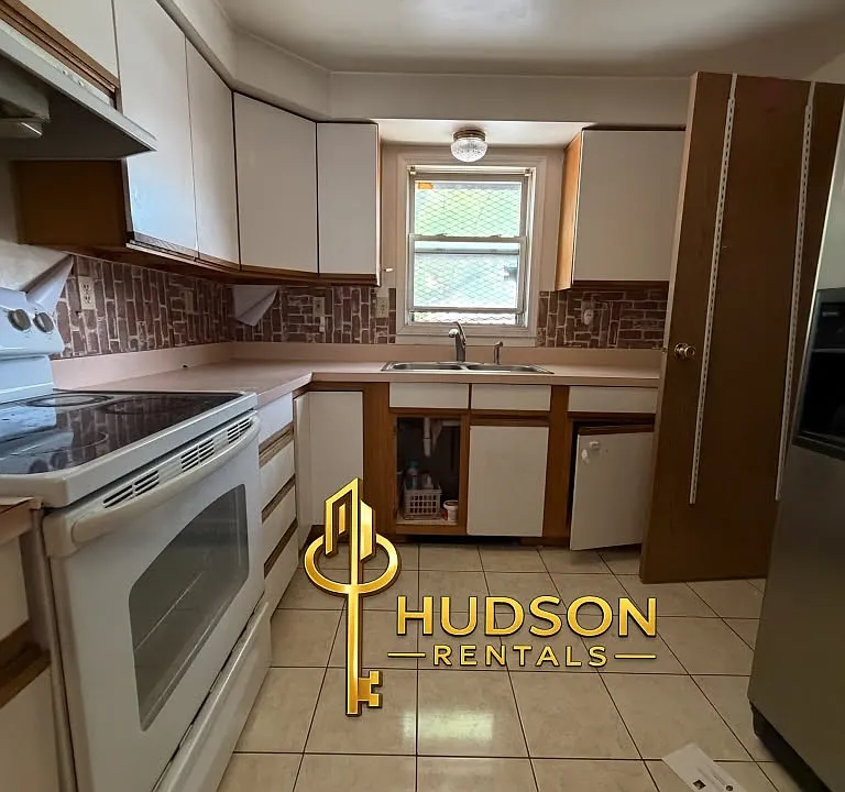 386 Johnston Ave #2