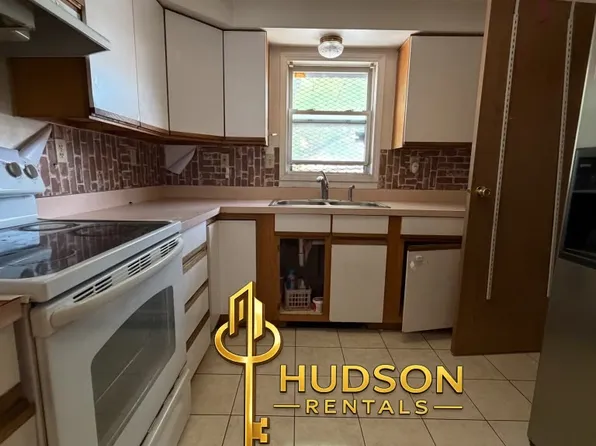 386 Johnston Ave #2, Jersey City, NJ 07304