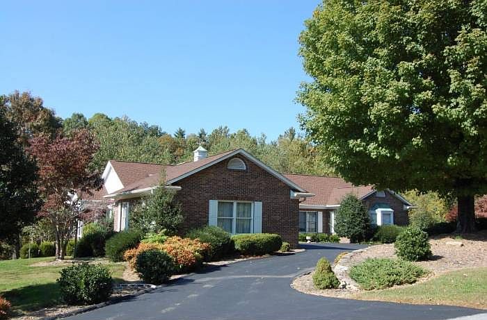 1st image of 243 Hawthorn Dr