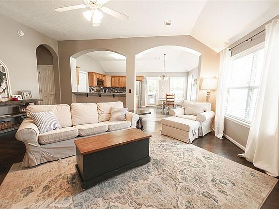 4th image of 521 Glenmede Ln