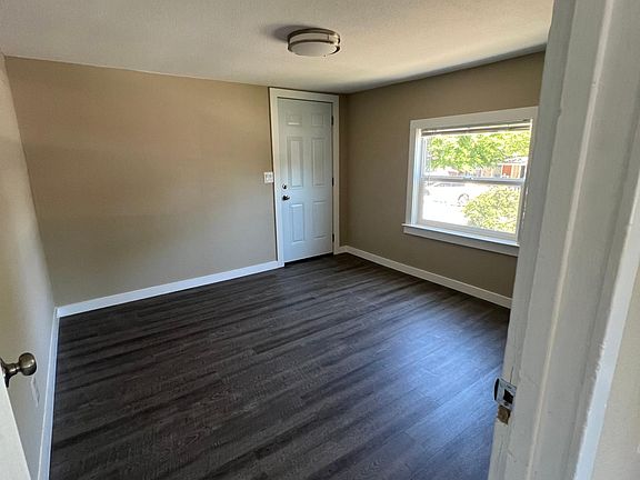 5th image of 34 Adelaide Dr #2