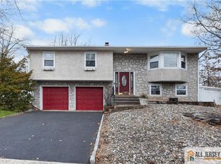 33 Prospect Ln, Colonia, NJ 07067