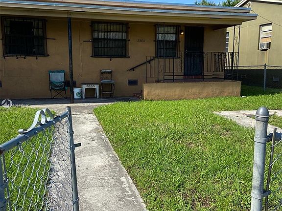 2nd image of 2306 Superior St #2306