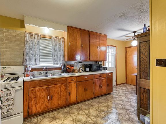 4th image of 5015 Graham Ln