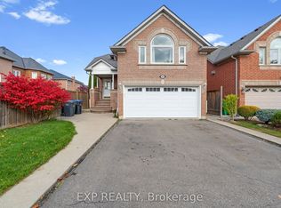 6069 Maple Gate Cir, Mississauga, ON L5N 7B1