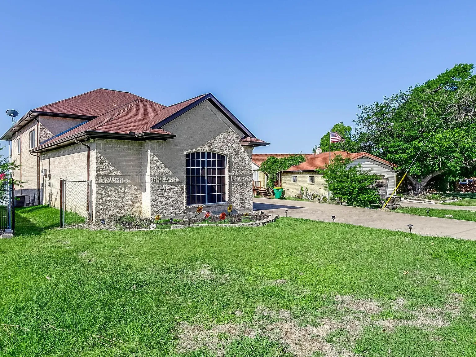 4 bed, 3319 sqft, $3,950 — Photo 2