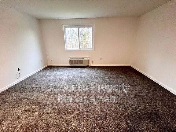 5th image of 946 Carle St APT 6