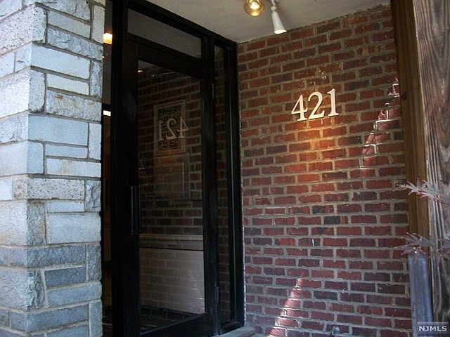 1st image of 421 Park Pl APT 2G