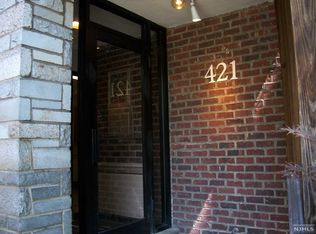 421 Park Pl APT 2G, Fort Lee, NJ 07024
