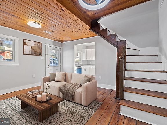 4th image of 127 E Germain St