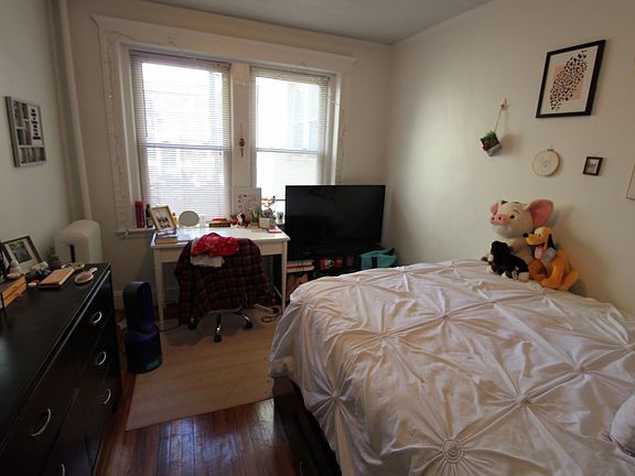 4th image of 264 Kelton St #26
