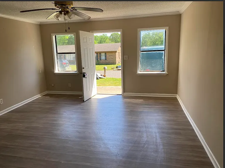 313 Woodford Cv #B — Photo 5