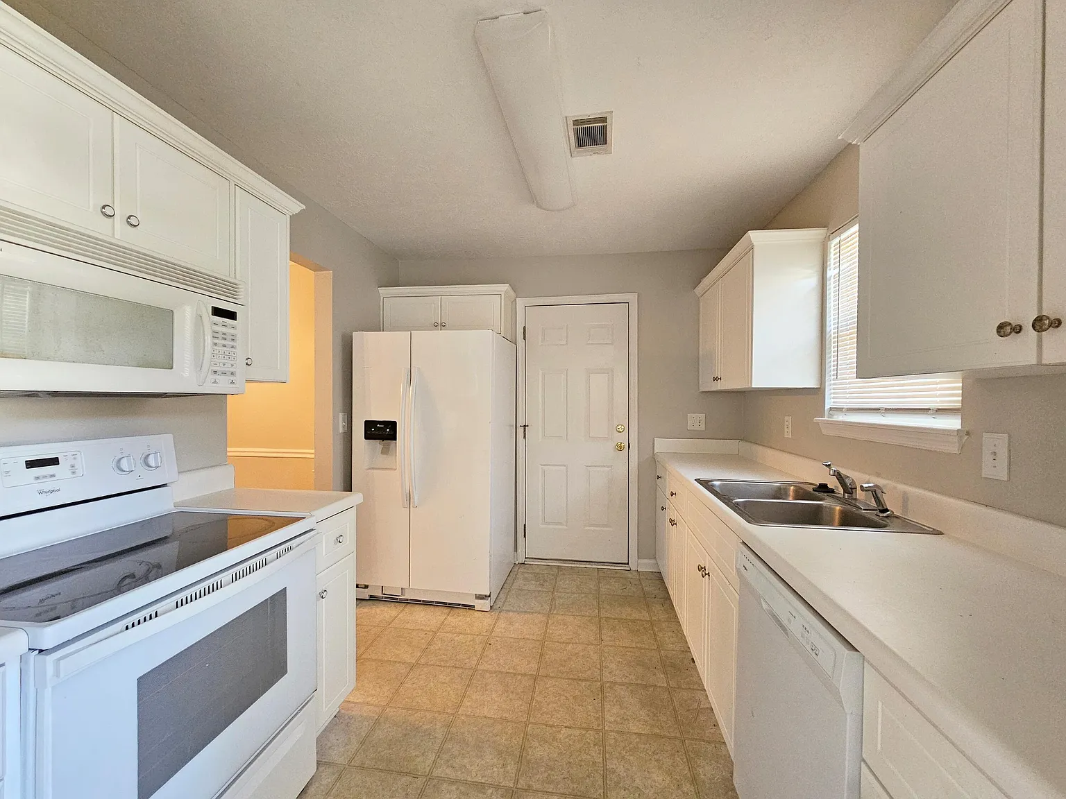 2 bed, 2.0 bath, 1249 sqft, $1,400 — Photo 2