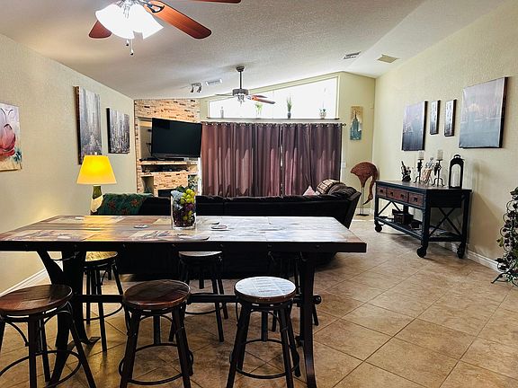4th image of 2743 Country Club Dr