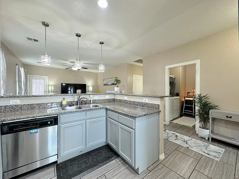 12160 Cherry Wood Ln — Photo 5