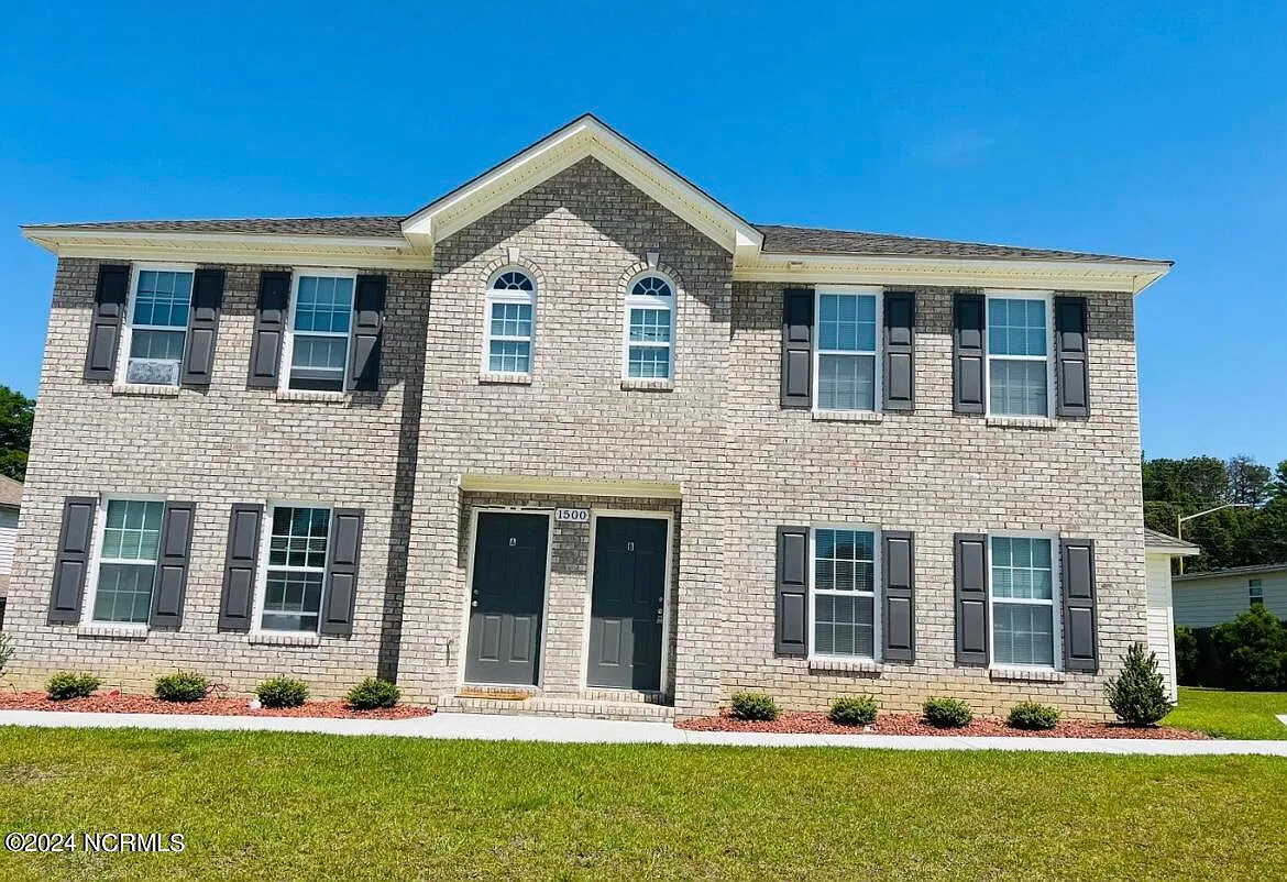 3 bed, 2.5 bath, 1458 sqft, $1,500 — Photo 1