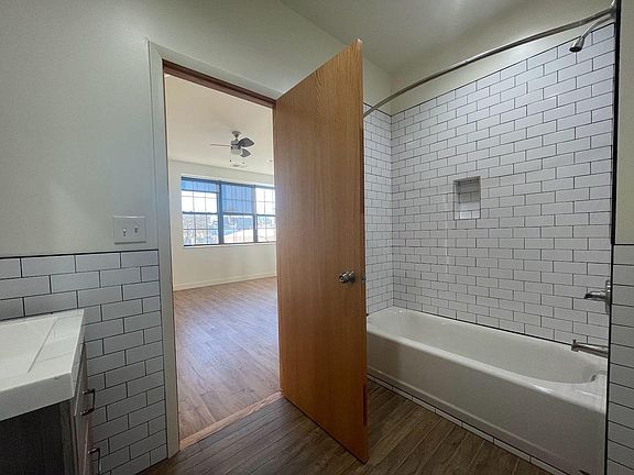 5th image of 842 Madison St #203