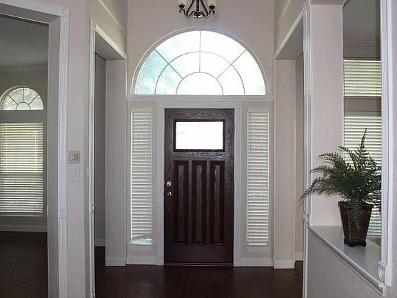 3rd image of 2811 Panorama Dr