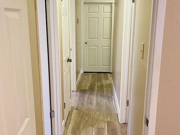 3rd image of 15695 Cambridge Dr